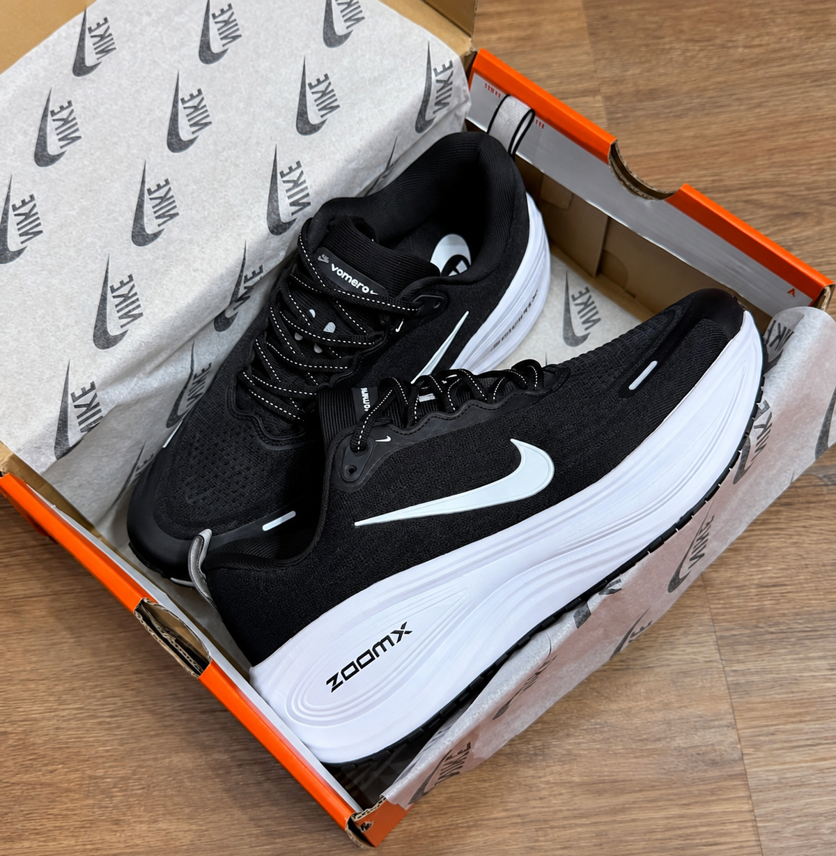 Vomero Style Running Sneakers – Black & White