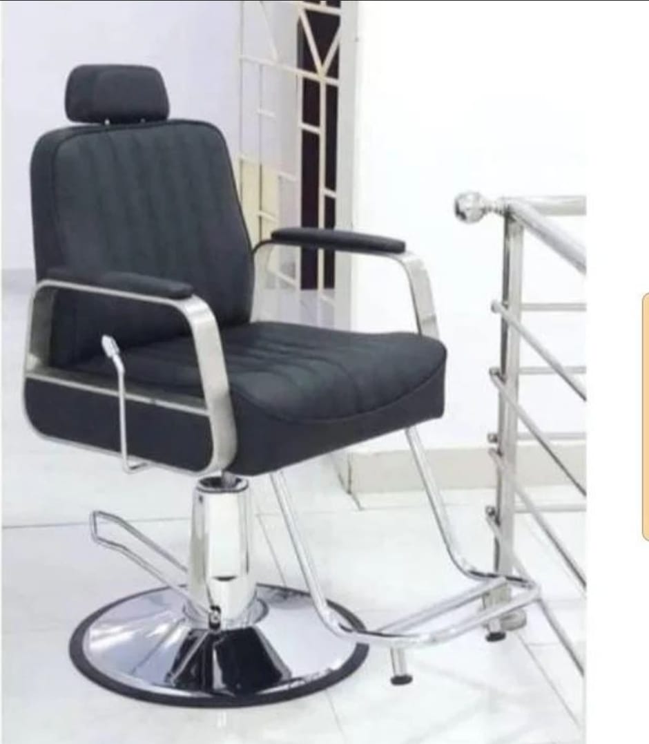 Professional Barbering Salon Chair – Padded Styling Chair