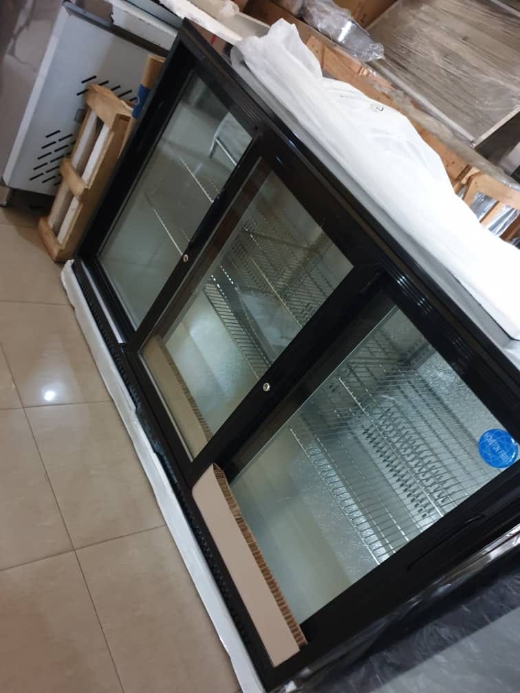 3-Door Commercial Wine & Beverage Chiller – Glass Display Refrigerator