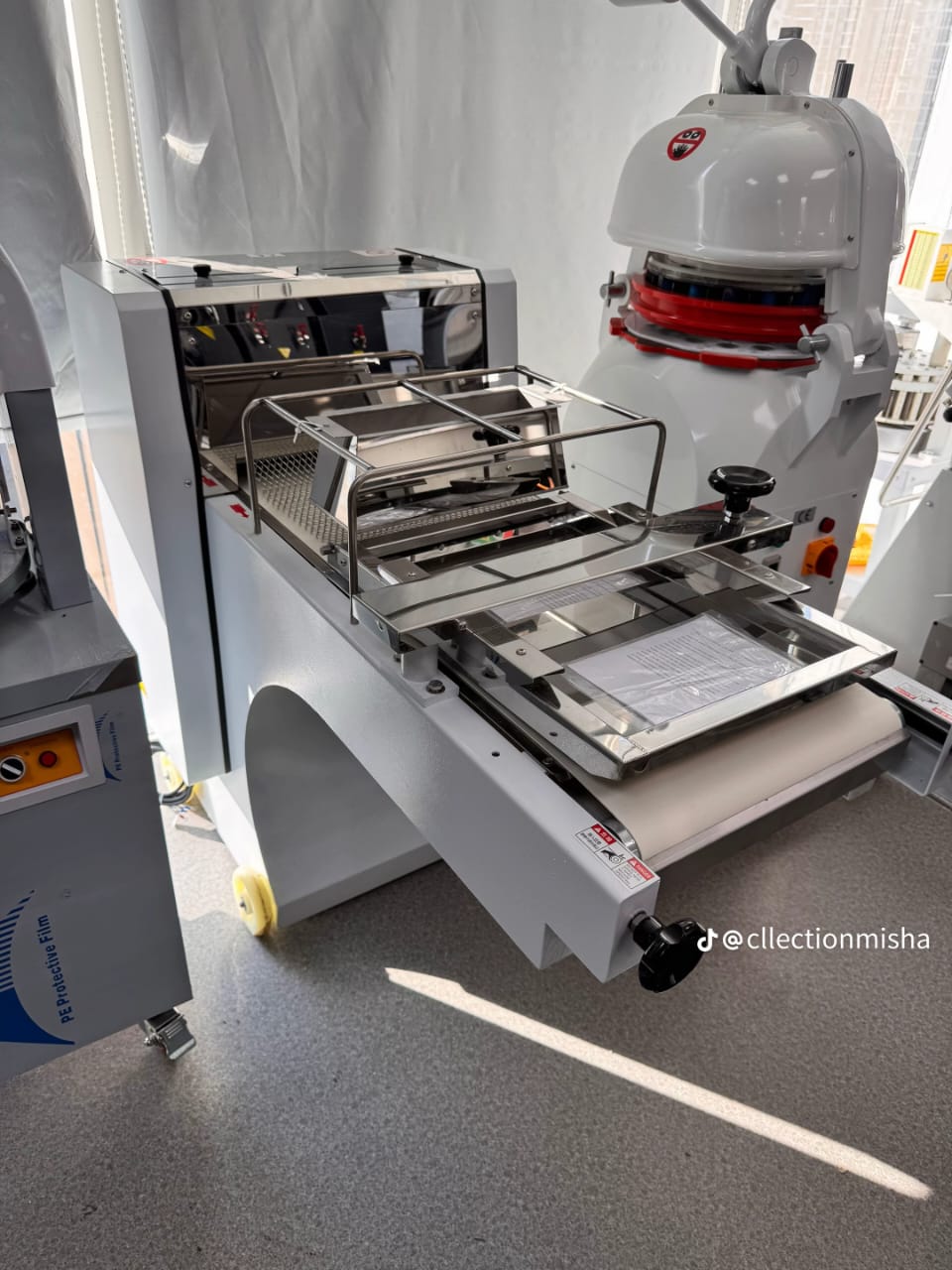 Commercial Bread Dough Moulder Machine – Automatic Dough Shaping & Rolling Machine