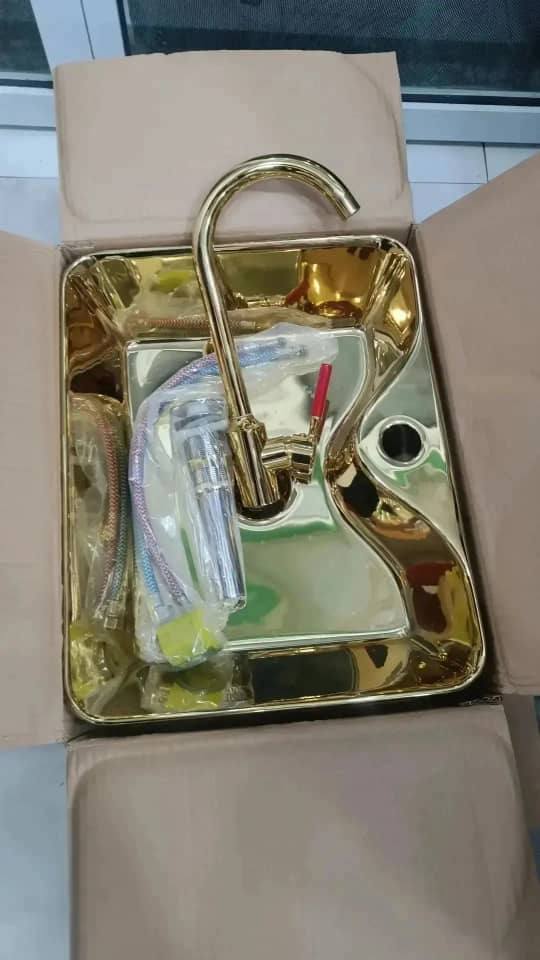 Luxury Gold Countertop Bathroom Basin with Faucet